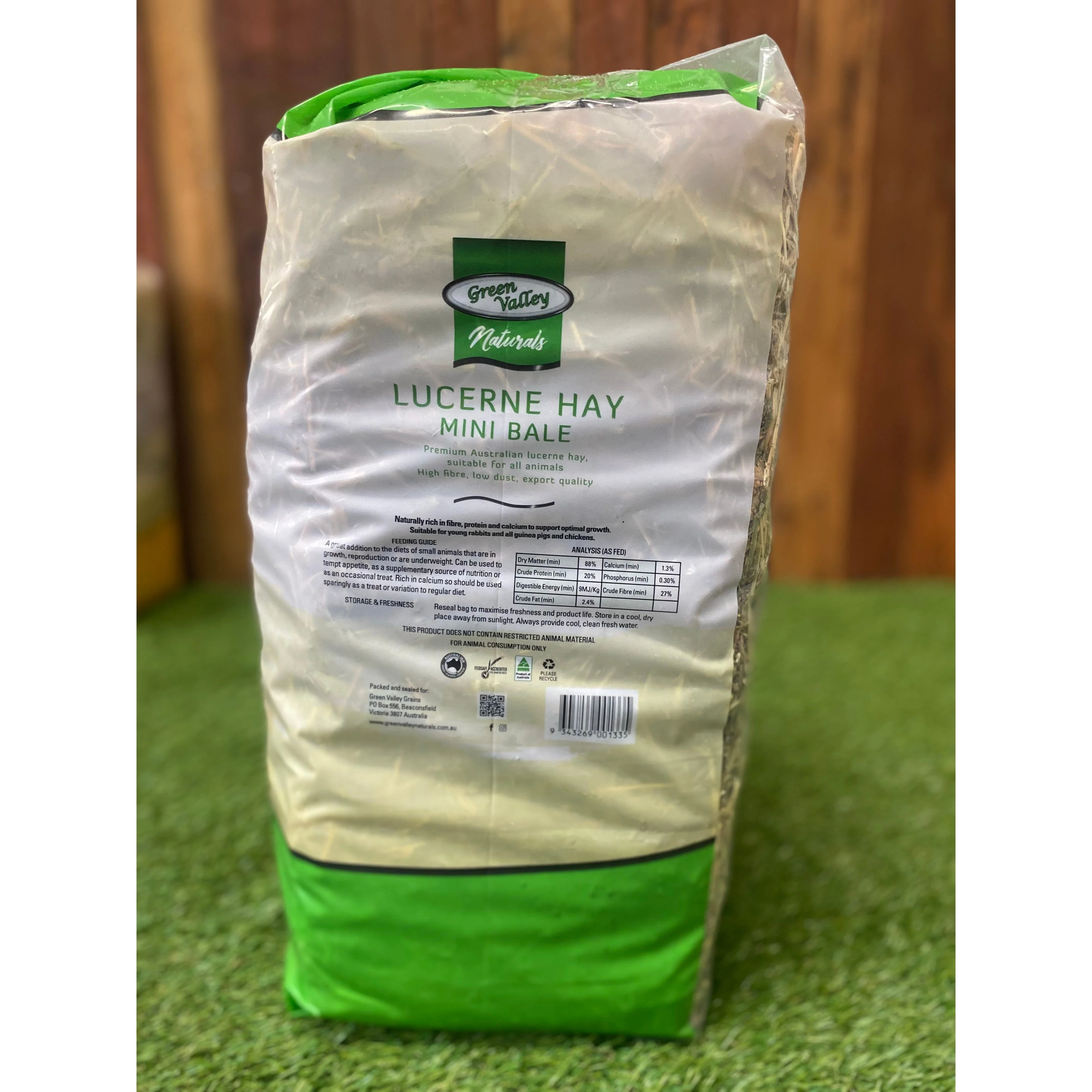 Green Valley Naturals Lucerne Mini Hay Bale for Small Animals 22L - Image 5