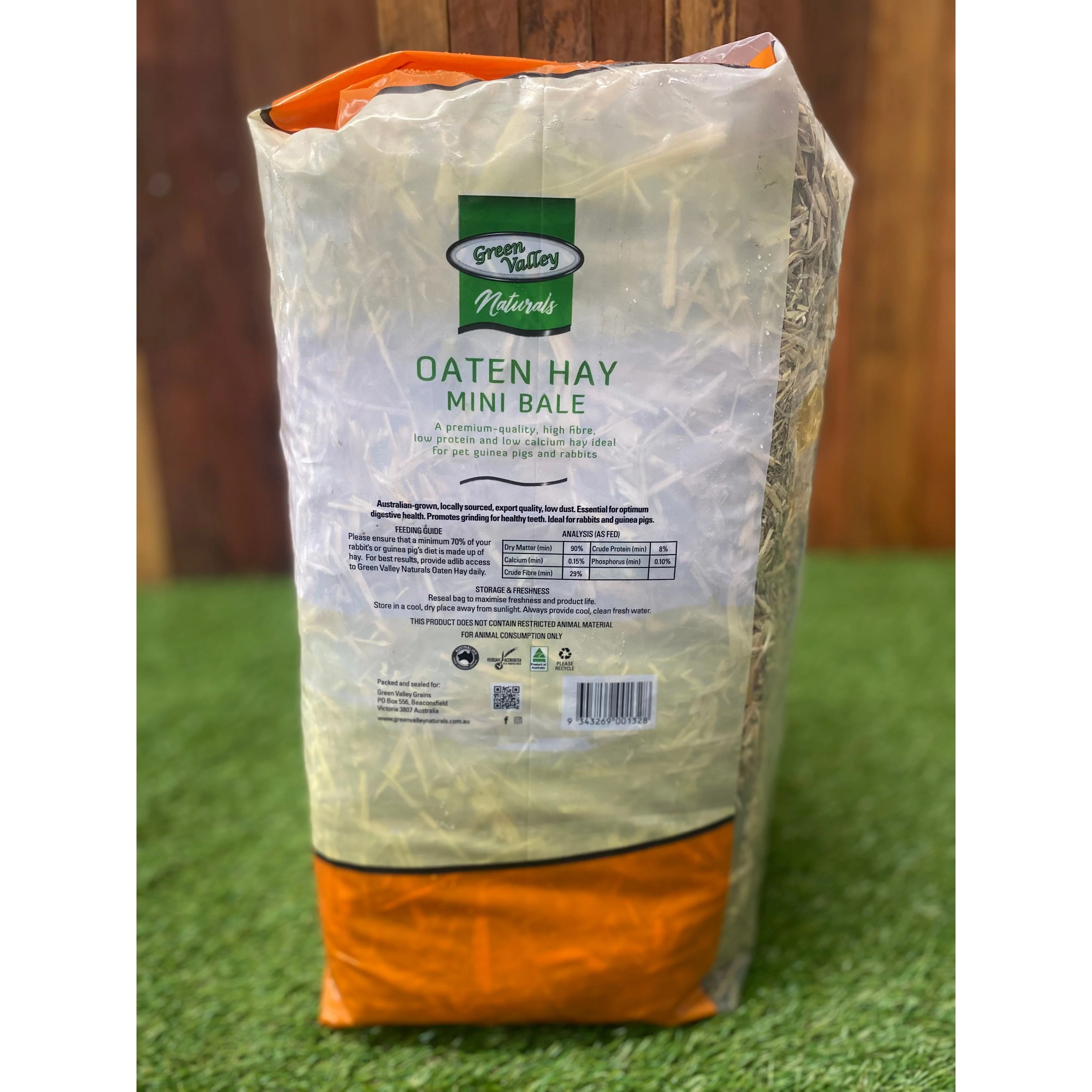 Green Valley Naturals Oaten Hay Mini Bale for Small Animals 22L - Image 5